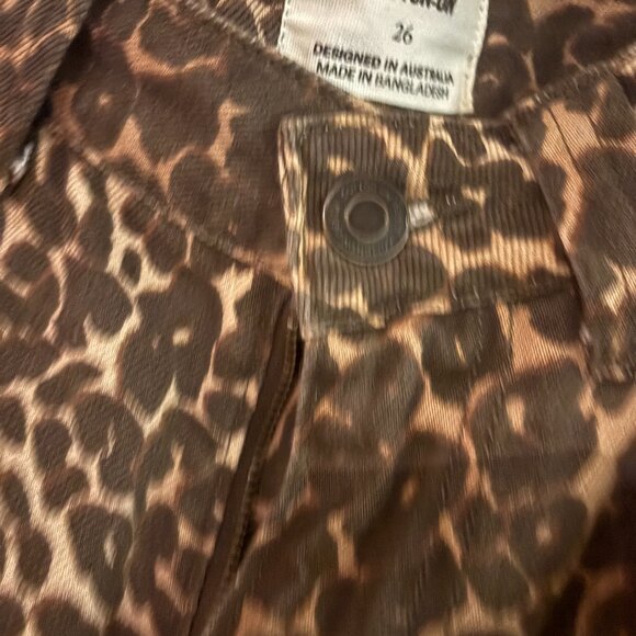 COTTON ON SUPER BAGGY CHEETAH DENIM JEANS WIDE LEGGED SIZE 26 - Picture 2 of 3